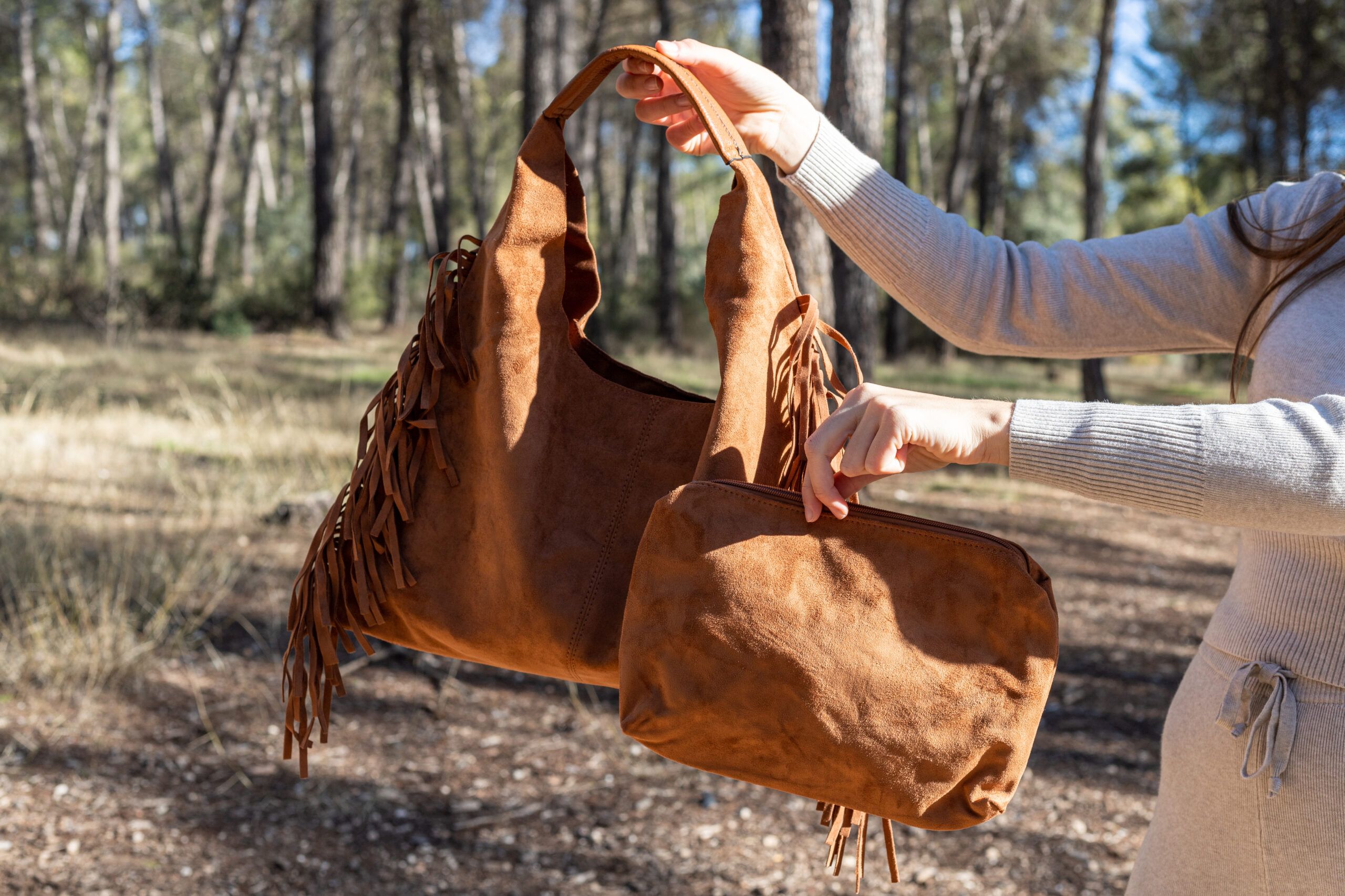 Set de Bolso Shopper y Neceser de Ante Marrón – Estilo Boho con Flecos