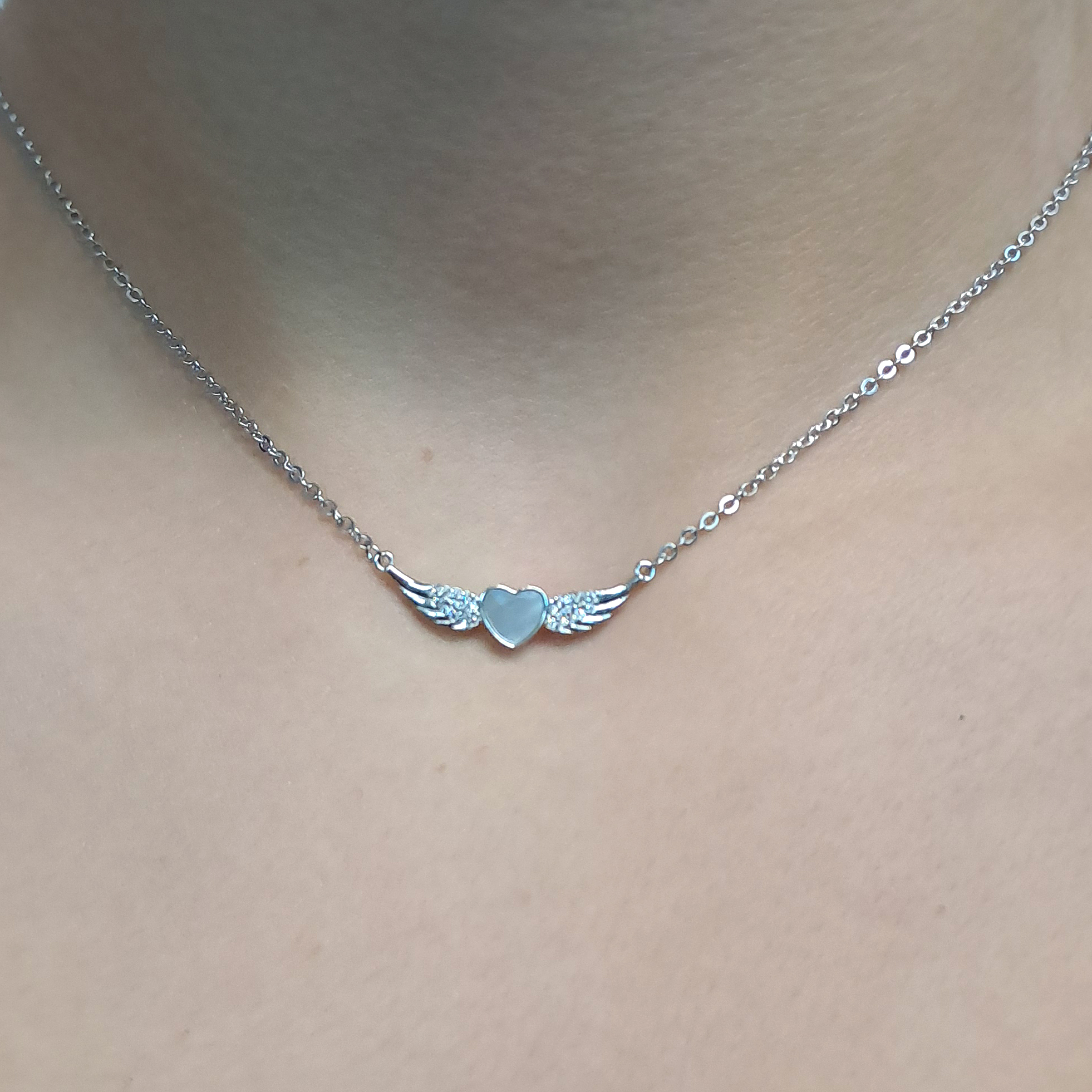 gargantilla corazon con alas